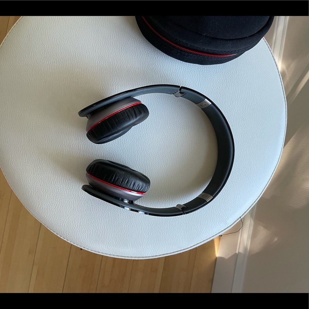 Beats Wireless. Beats by Dre